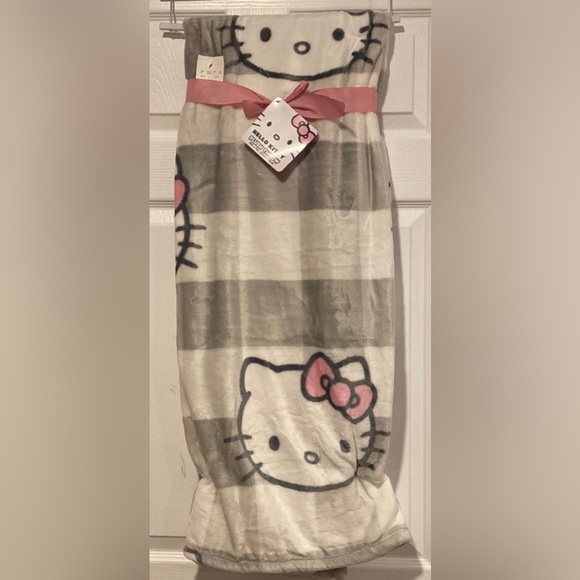Hello Kitty Bundle Pink & Grey Gingham Throw Blanket and Thermal Travel Mug - Picture 9 of 15